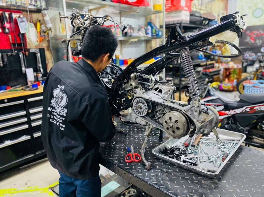 Cứu hộ xe máy chết máy giữa đường